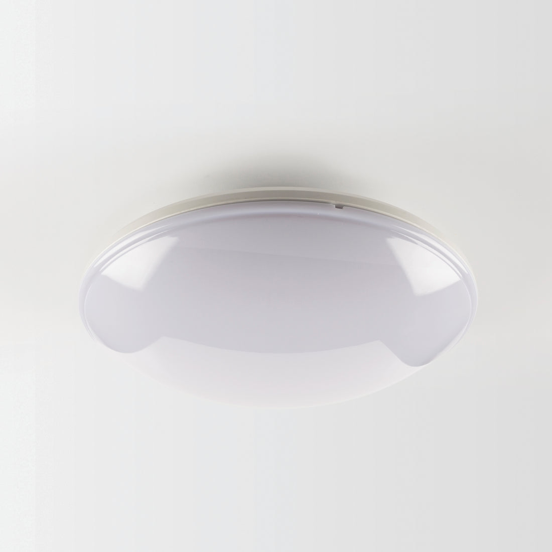 Saturn Oyster - LED Wall / Ceiling Light.  IP65 Rated.  White Finish.